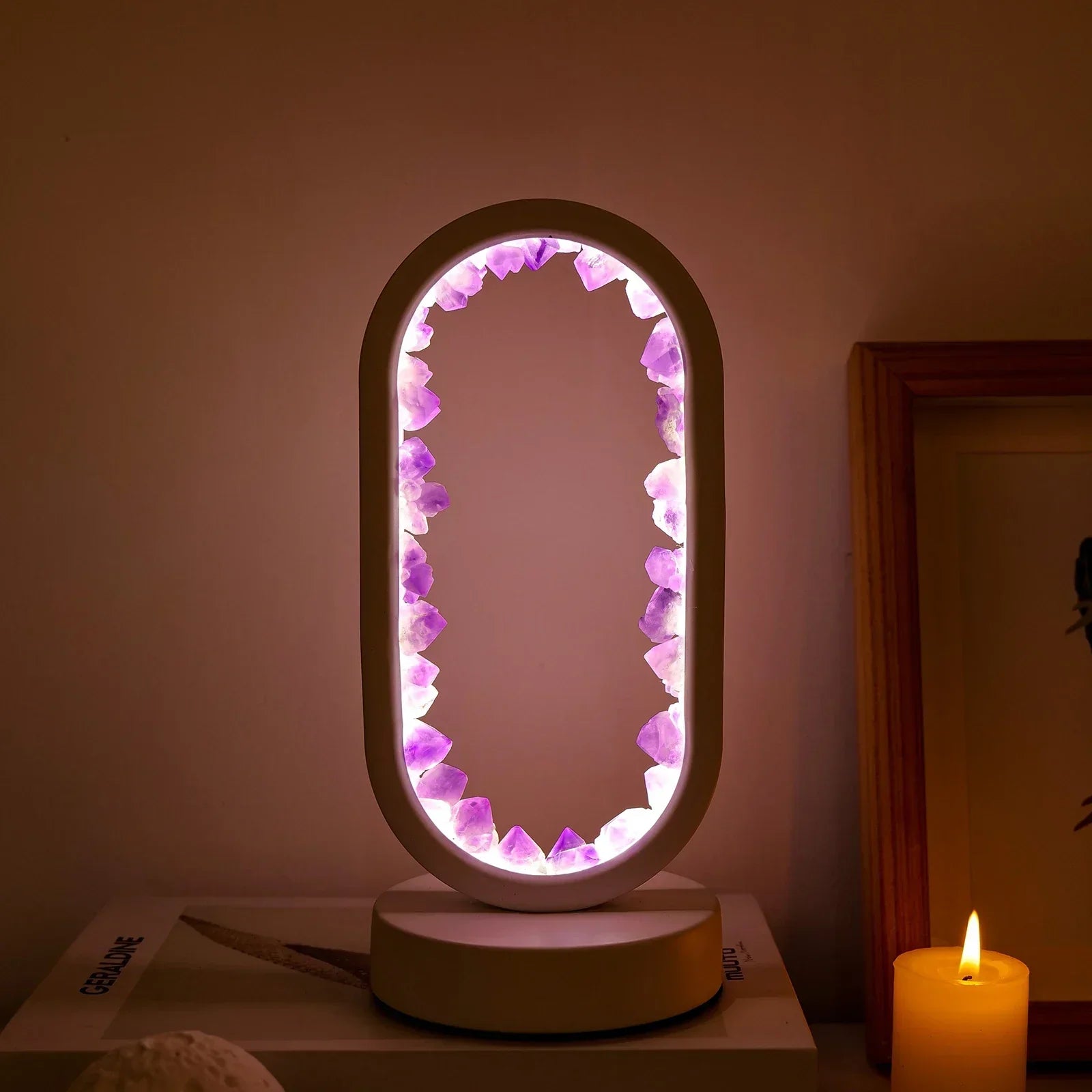 AmethystGlow – Ruhe und moderne Eleganz Ovaler Kristall-LED-Lampe