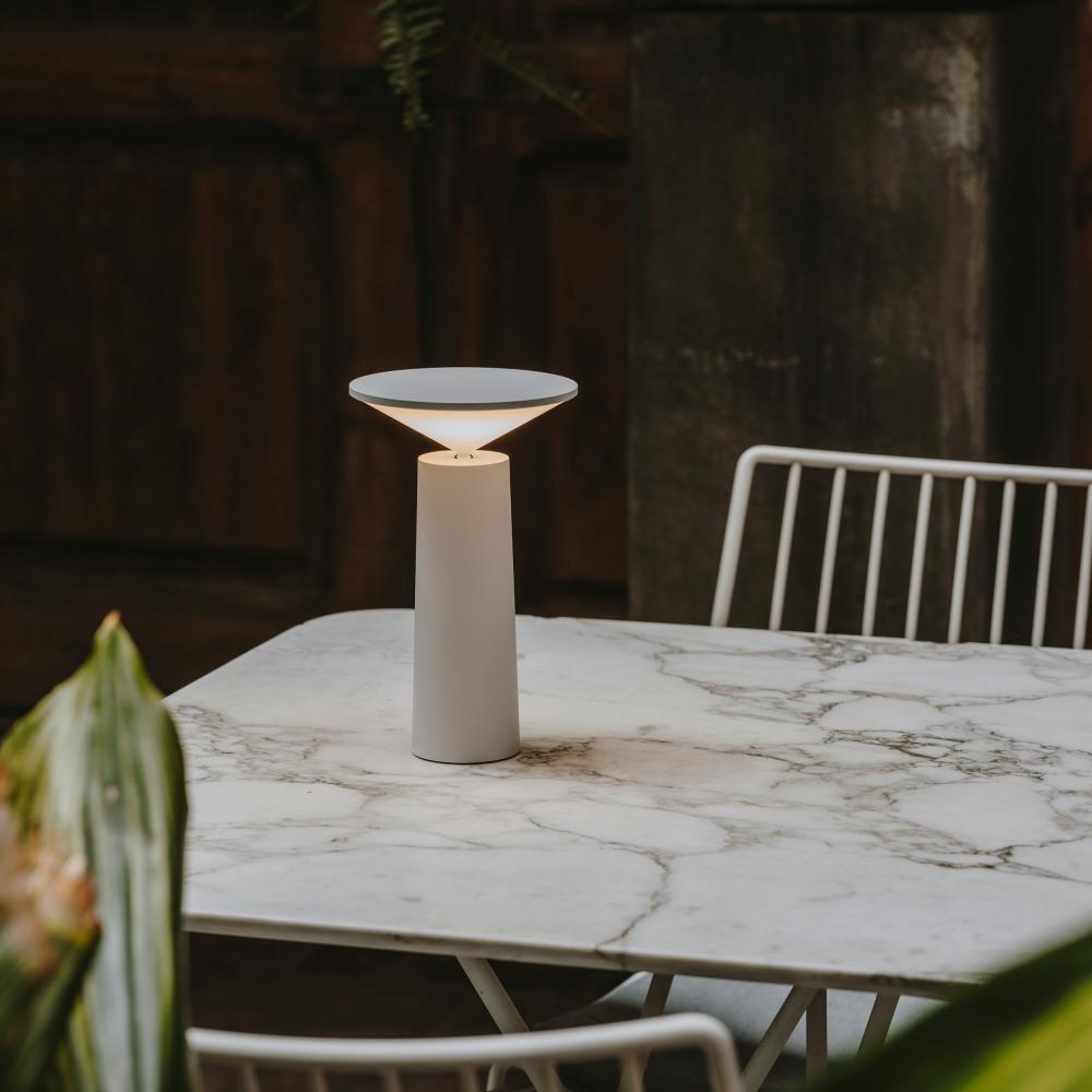 LumiFlex – Verstellbare drahtlose Tischlampe mit 360° Rotation