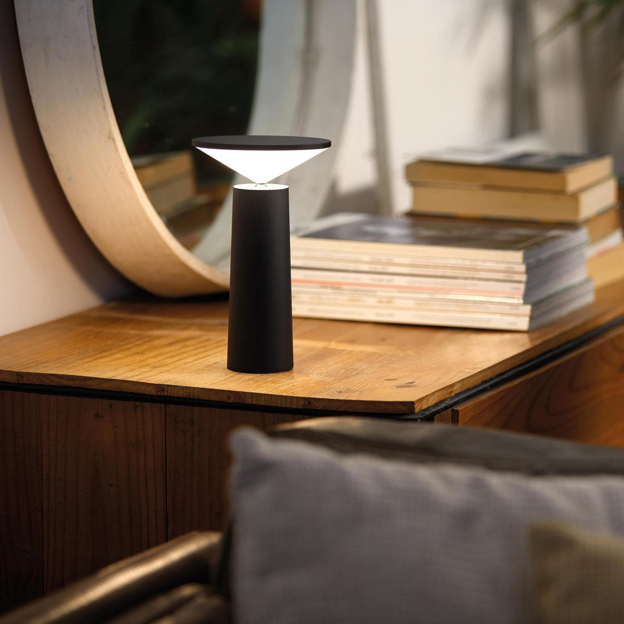 LumiFlex – Verstellbare drahtlose Tischlampe mit 360° Rotation