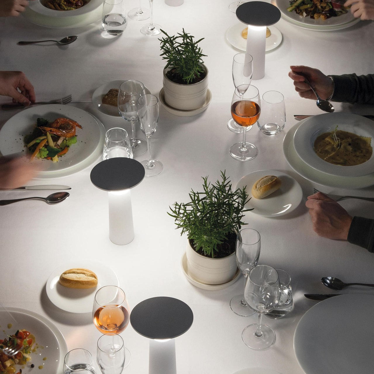 LumiFlex – Verstellbare drahtlose Tischlampe mit 360° Rotation