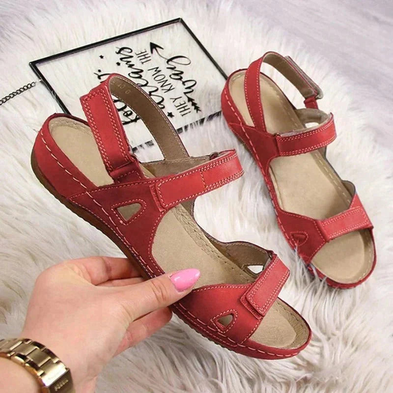 Brittany - Elegante Sandalen mit niedrigem Keilabsatz für Frauen