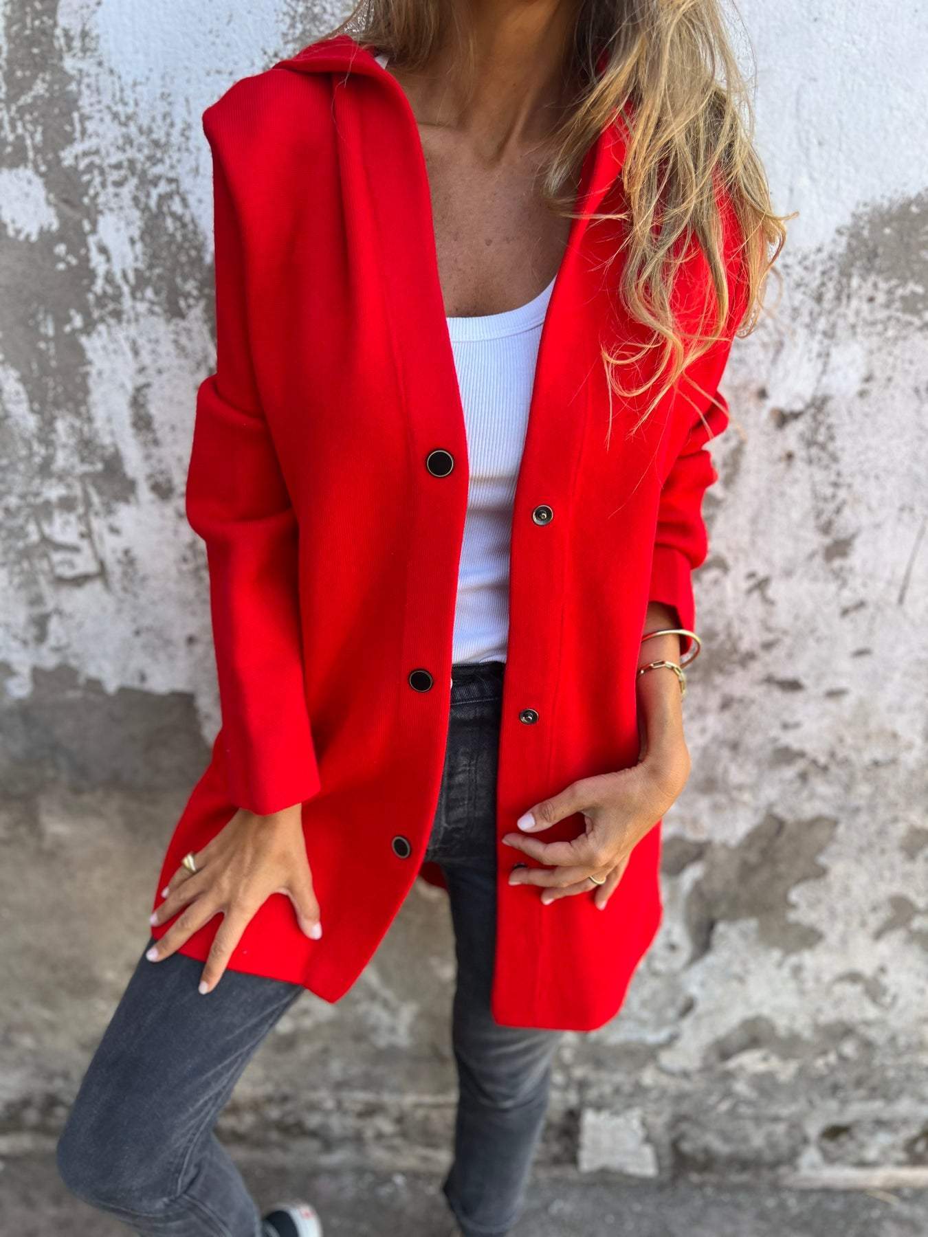 Johanna – Strickjacke mit Knopfverzierung