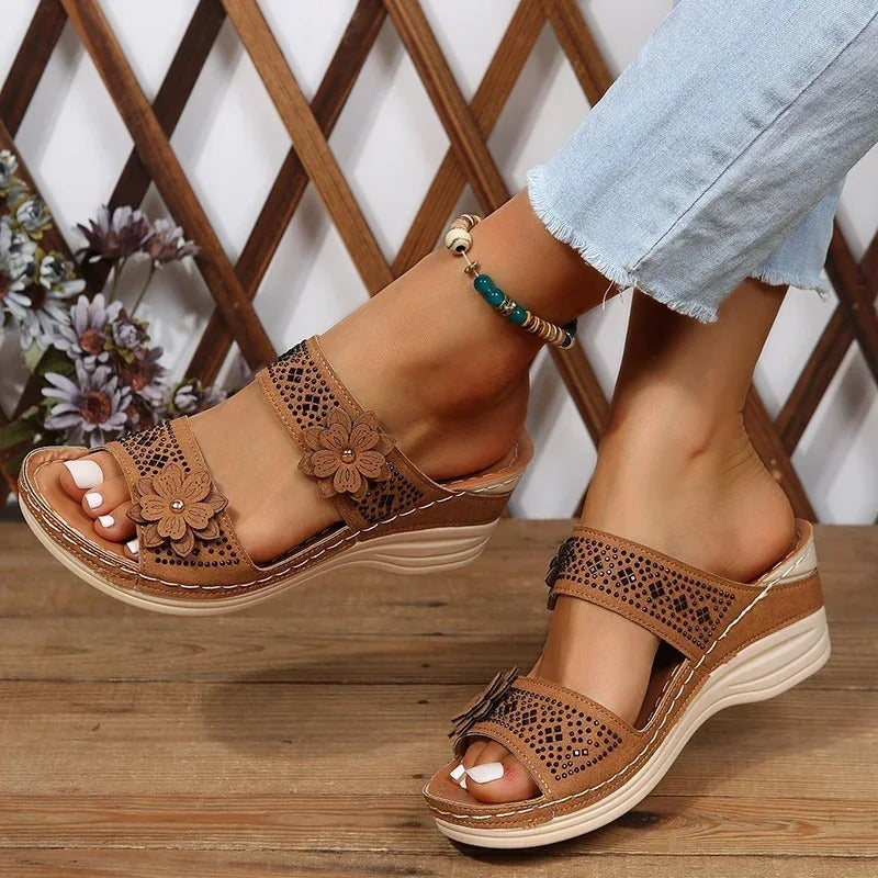 Bella - Elegante blühende Sandalen