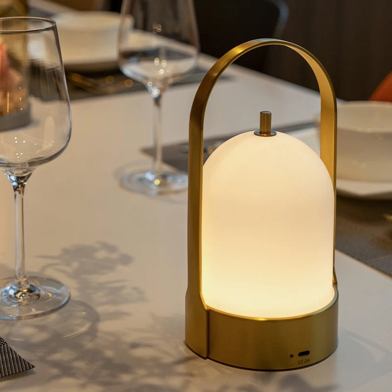 Lucenza | Premium-LED-Bordlampe aus Messing