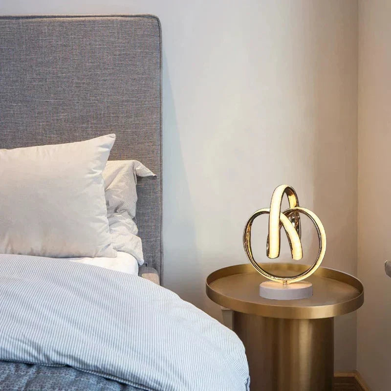 ArcGlow – Minimalistische LED-Tischlampe mit elegantem Bogen für moderne Räume