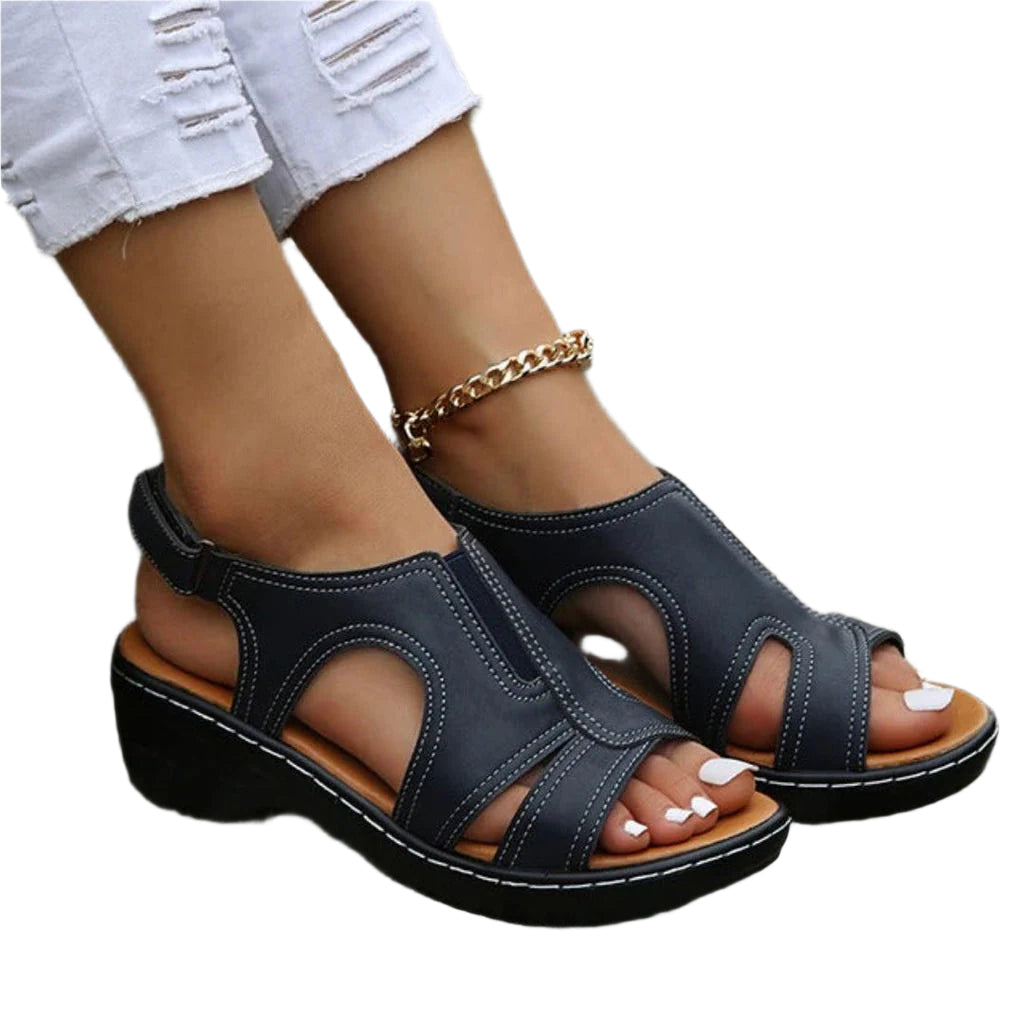 Nathalie - Elegante Sandalen mit Ausschnitten und Niedrigem Keilabsatz