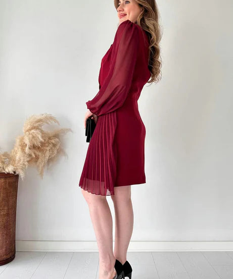 Amalia - Elegantes Plisseekleid mit Puffärmeln in knielanger Länge