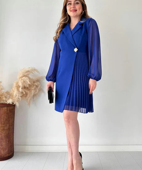 Amalia - Elegantes Plisseekleid mit Puffärmeln in knielanger Länge