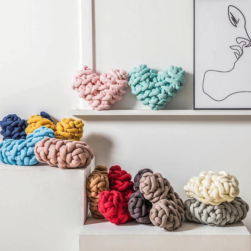 LoveTwist - Herzförmiges Strickkissen